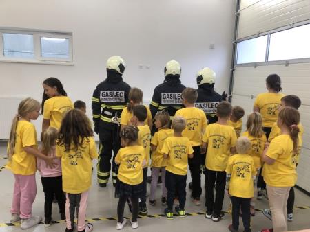 Otroška noč na vasi (obisk pri gasilcih)